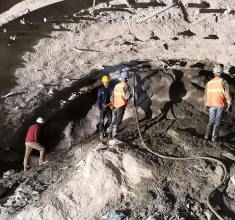 罗田拱顶带模注浆料的施工流程及注意事项